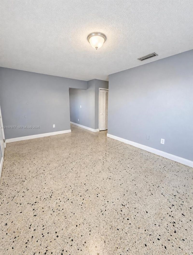 2315 W Okeechobee Rd , Unit 307, Hialeah, FL 33010 Photo