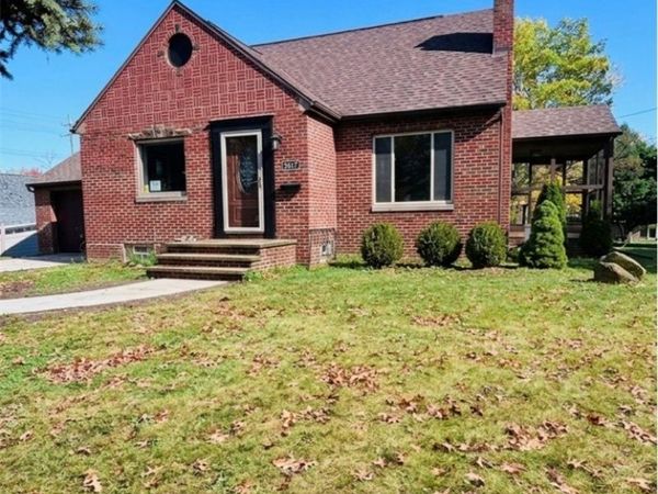 5817 Flower Drive , Parma Heights, OH 44130