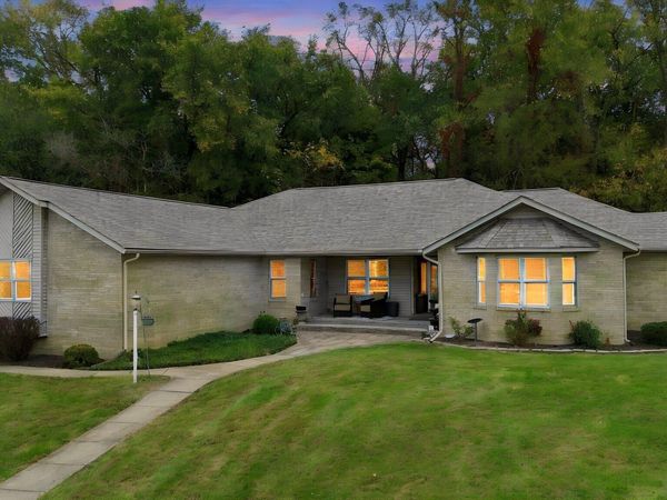 467 N 211 E , Valparaiso, IN 46383