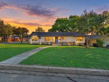 5501 Westcreek Drive, Fort Worth, TX 76133