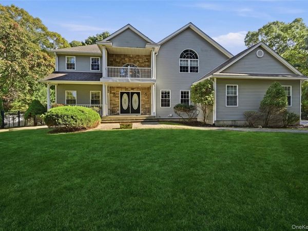 23 Moss Creek Lane, East Patchogue, NY 11772