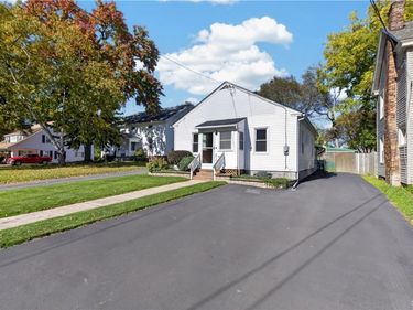 4717 James St, East Syracuse, NY 13057