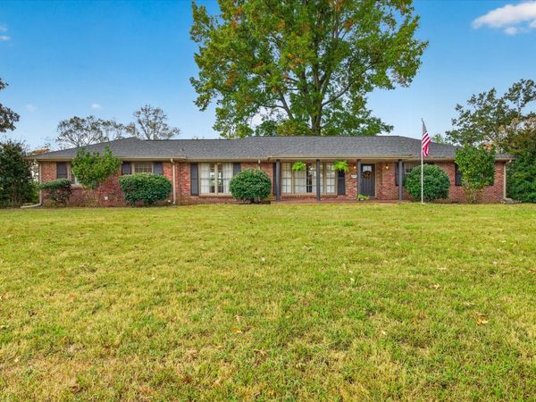 912 Beacon Dr, Clarksville, TN 37043