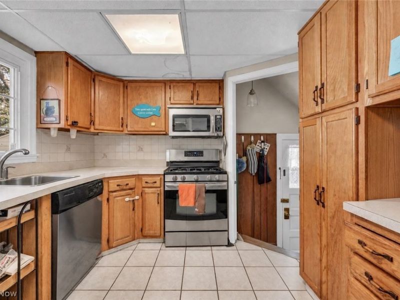 14912 Fernway Avenue, Cleveland, OH 44111 Photo 5
