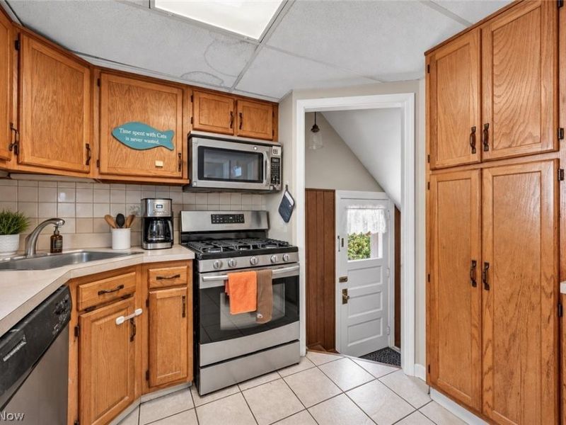 14912 Fernway Avenue, Cleveland, OH 44111 Photo 6
