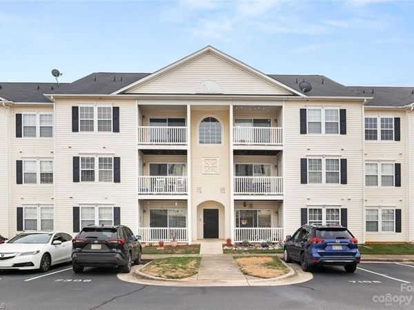 7208 McConnell Drive , Kernersville, NC 27284