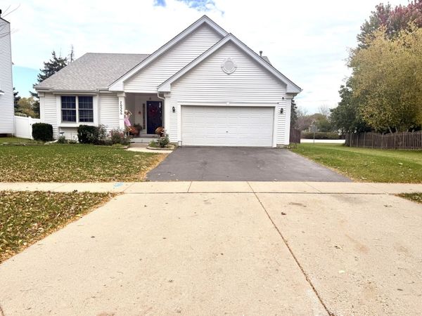 7055 Nathan Lane, Carpentersville, IL 60110