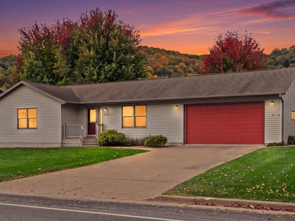 913 Jonathan Lane , La Crescent, MN 55947