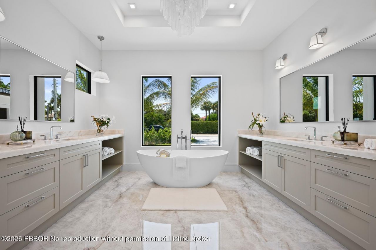 325 W Riverside Drive, Jupiter, FL 33469 Photo