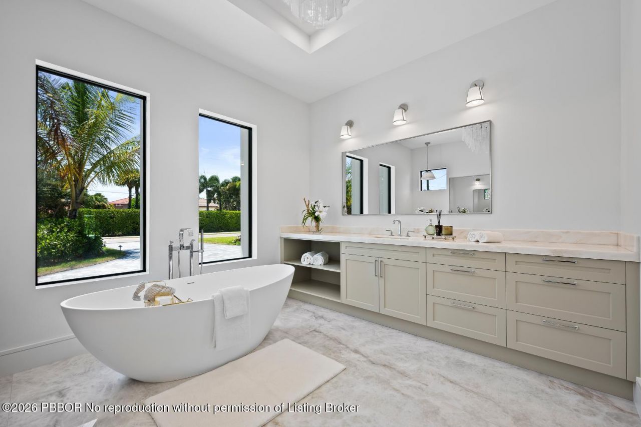 325 W Riverside Drive, Jupiter, FL 33469 Photo