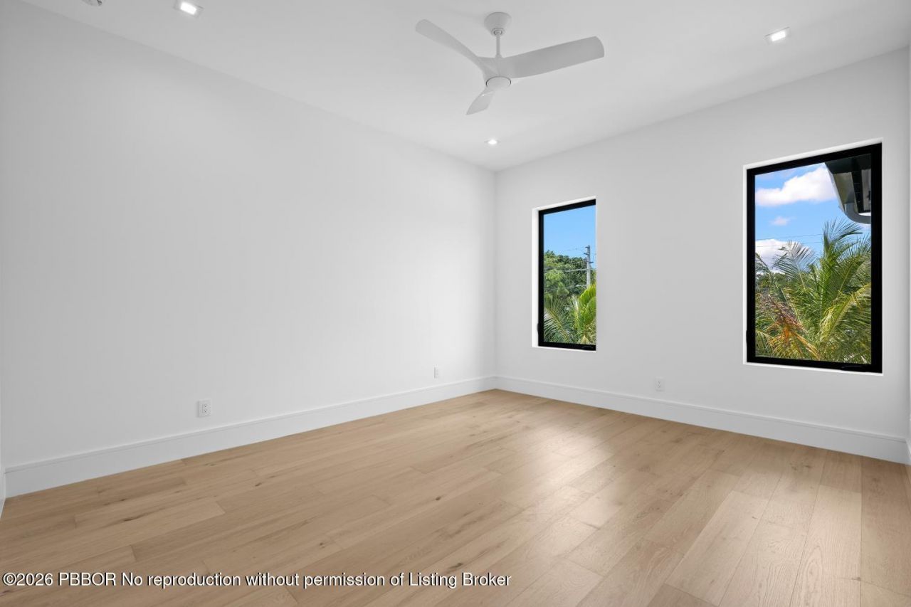 325 W Riverside Drive, Jupiter, FL 33469 Photo