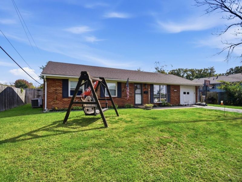 672 Beam Drive, Franklin, OH 45005 Photo 2