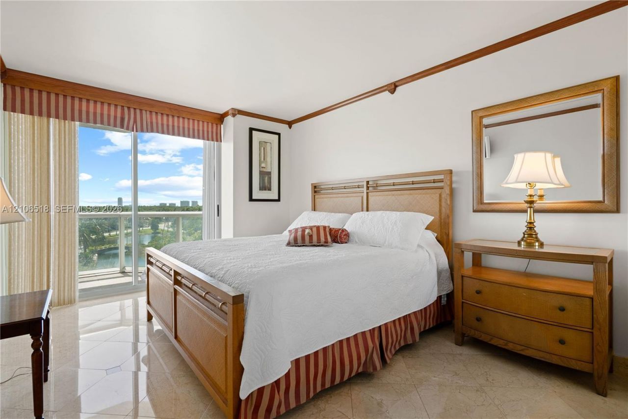 16500 Collins Ave , Unit 554, Sunny Isles Beach, FL 33160 Photo