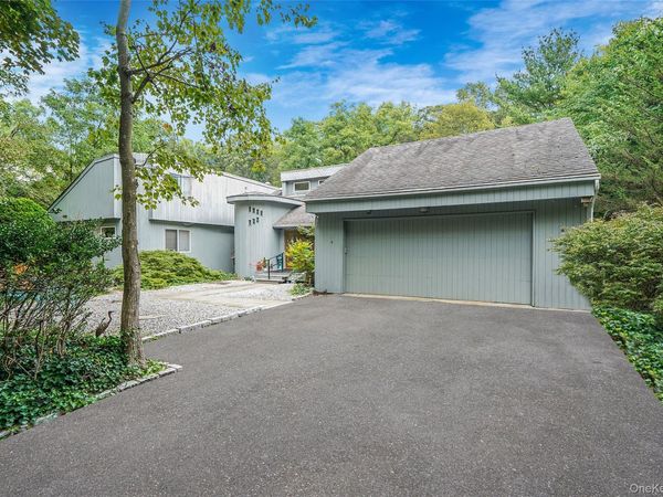 271 Bread and Cheese Hollow Road , Northport, NY 11768