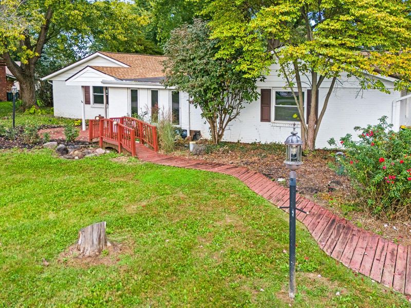 5625 Bradley Drive, Tipp City, OH 45371 Photo 2