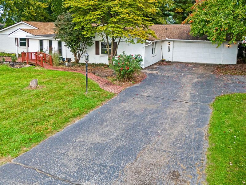 5625 Bradley Drive, Tipp City, OH 45371 Photo 3