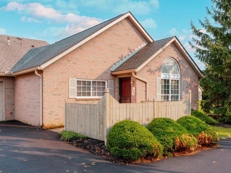 1281 Amberlea Drive W, Unit 7, Columbus, OH 43230 Photo 3