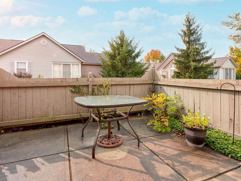 1281 Amberlea Drive W, Unit 7, Columbus, OH 43230 Photo 5