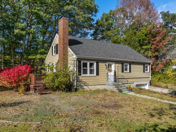 34 Chapel Street, Boothbay, ME 04537