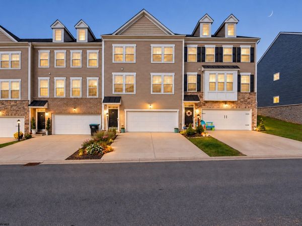 25 Dover Court, Bridgeport, WV 26330