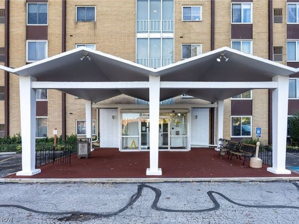 25735 Lorain Road , Unit 210, North Olmsted, OH 44070