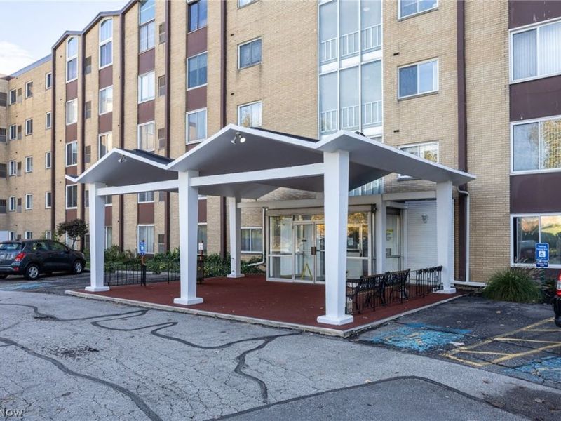 25735 Lorain Road, Unit 210, North Olmsted, OH 44070 Photo 2
