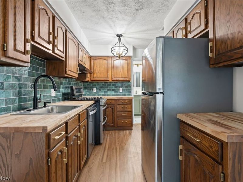 25735 Lorain Road, Unit 210, North Olmsted, OH 44070 Photo 4