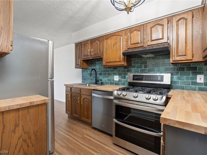 25735 Lorain Road, Unit 210, North Olmsted, OH 44070 Photo 5