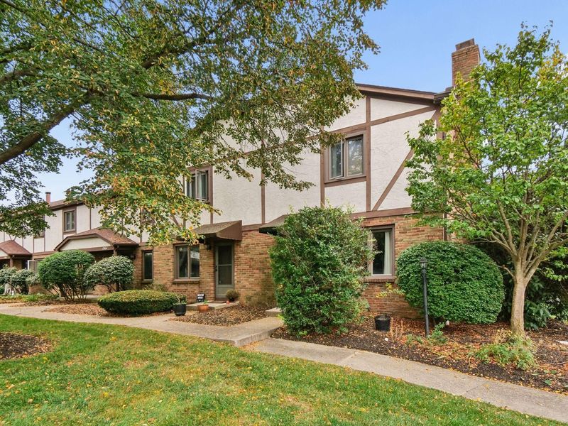 1960 Drury Lane , Columbus, OH 43235 Photo 1