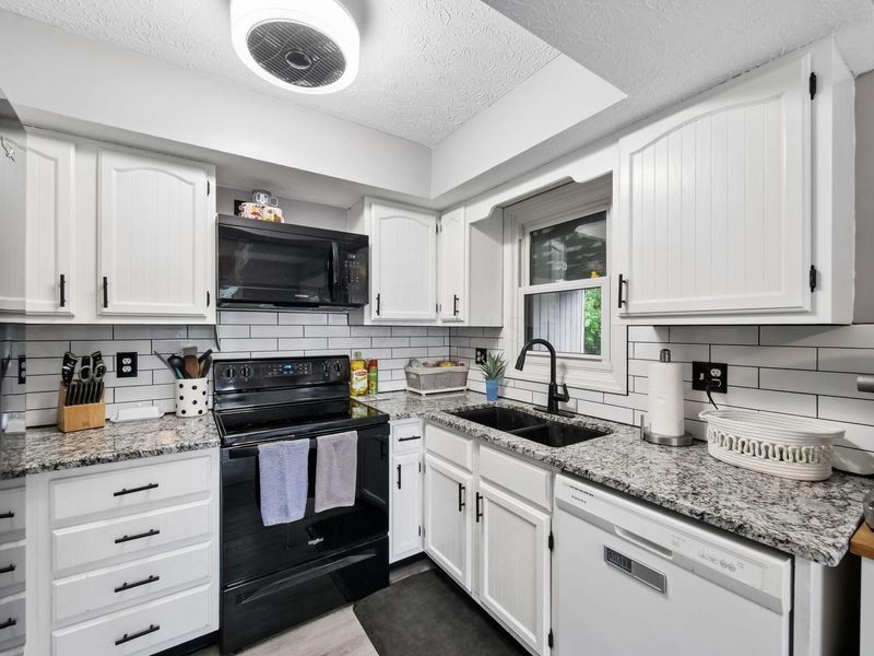1960 Drury Lane , Columbus, OH 43235 Photo 13