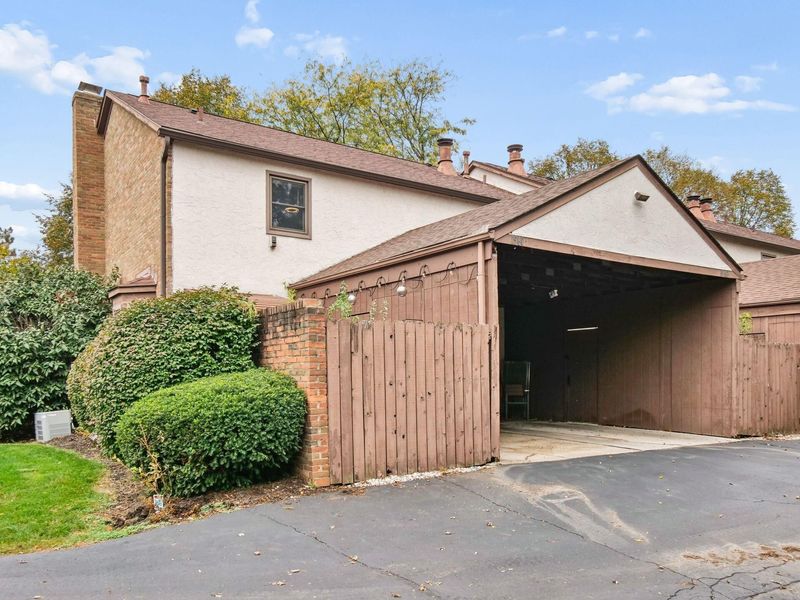 1960 Drury Lane , Columbus, OH 43235 Photo 29