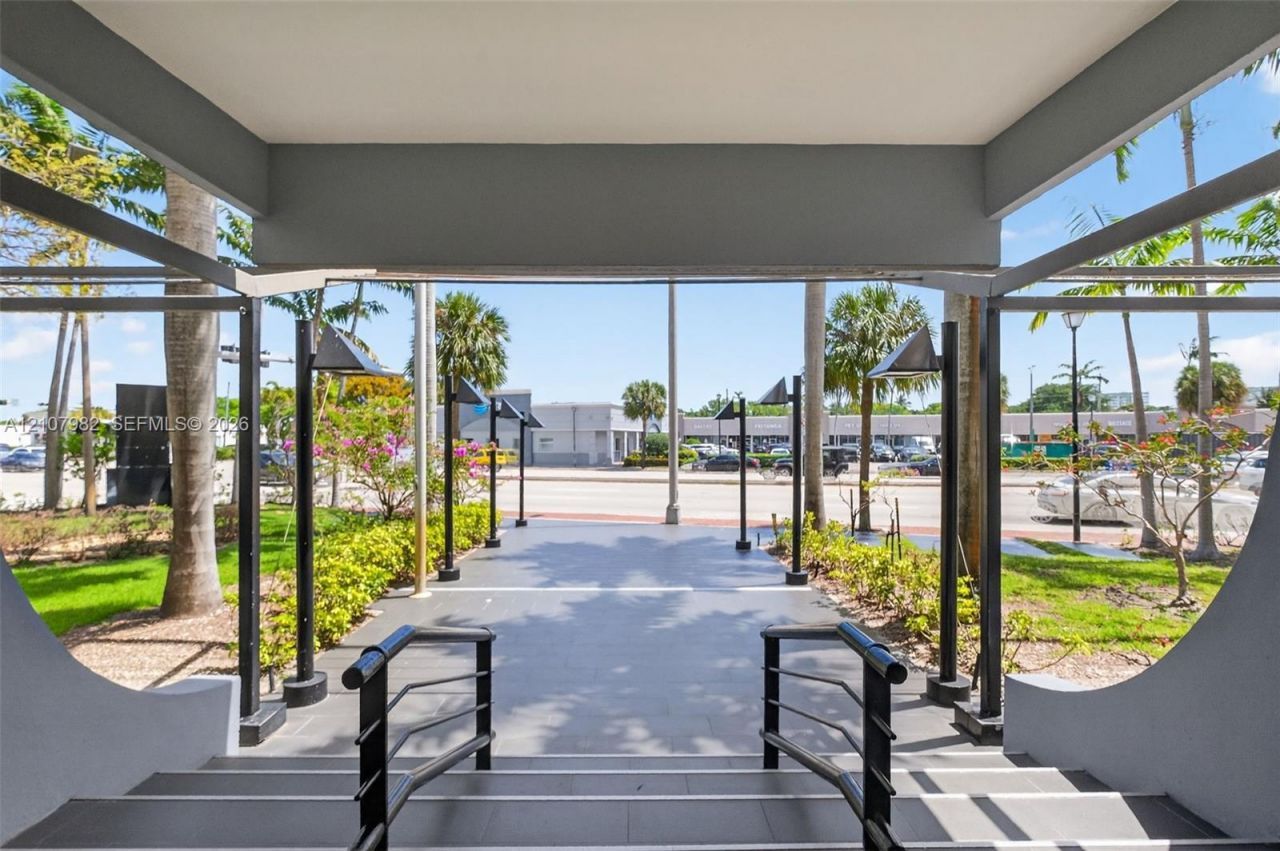 12550 Biscayne Blvd , Unit 407, North Miami, FL 33181 Photo