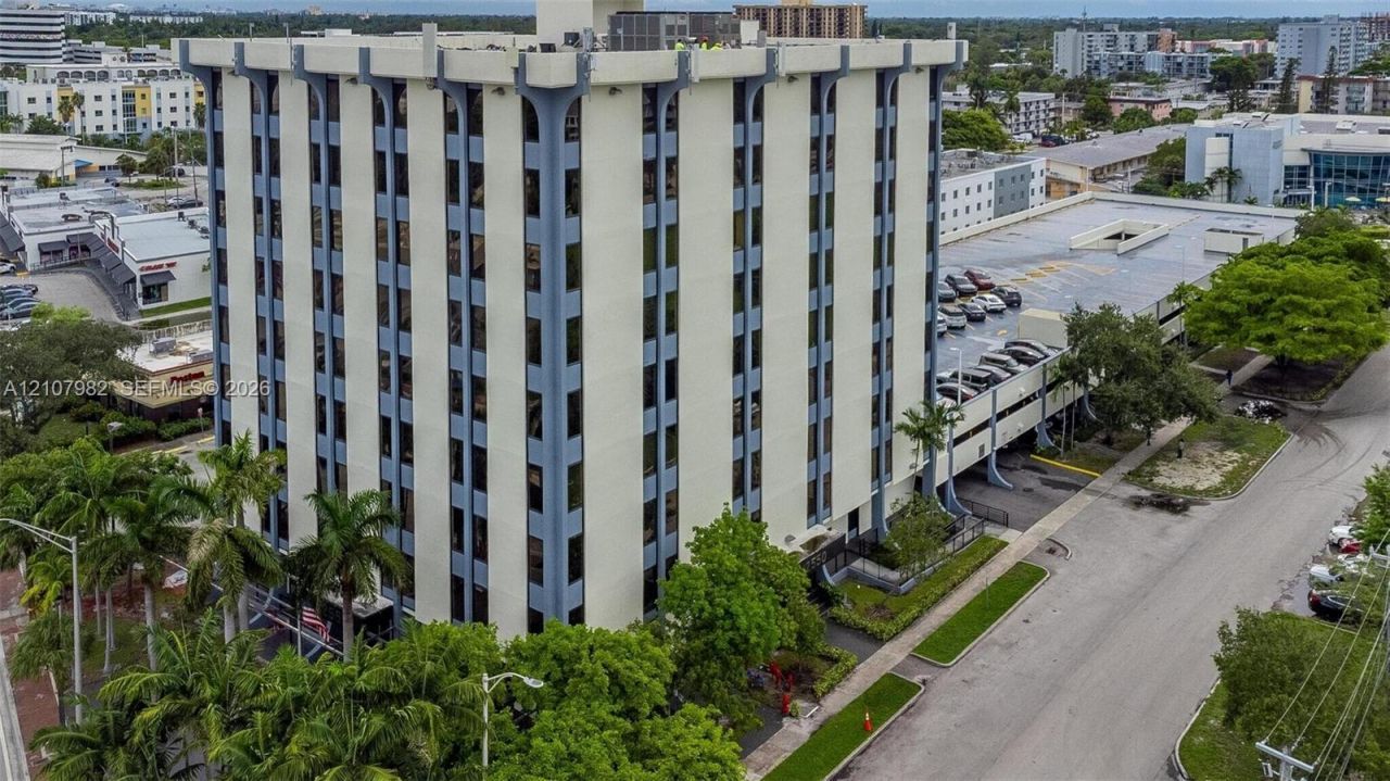 12550 Biscayne Blvd , Unit 407, North Miami, FL 33181 Photo