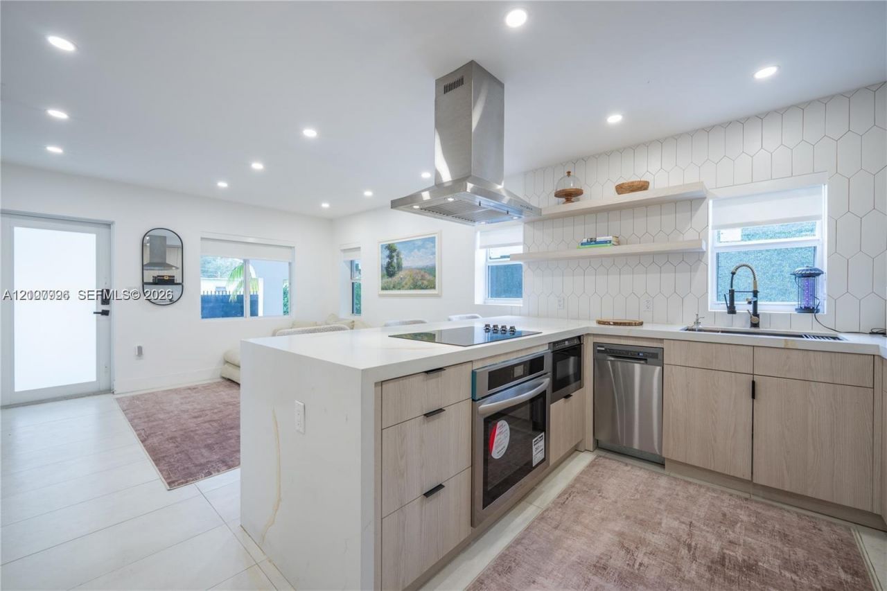 545 NW 47th St , Miami, FL 33127 Photo