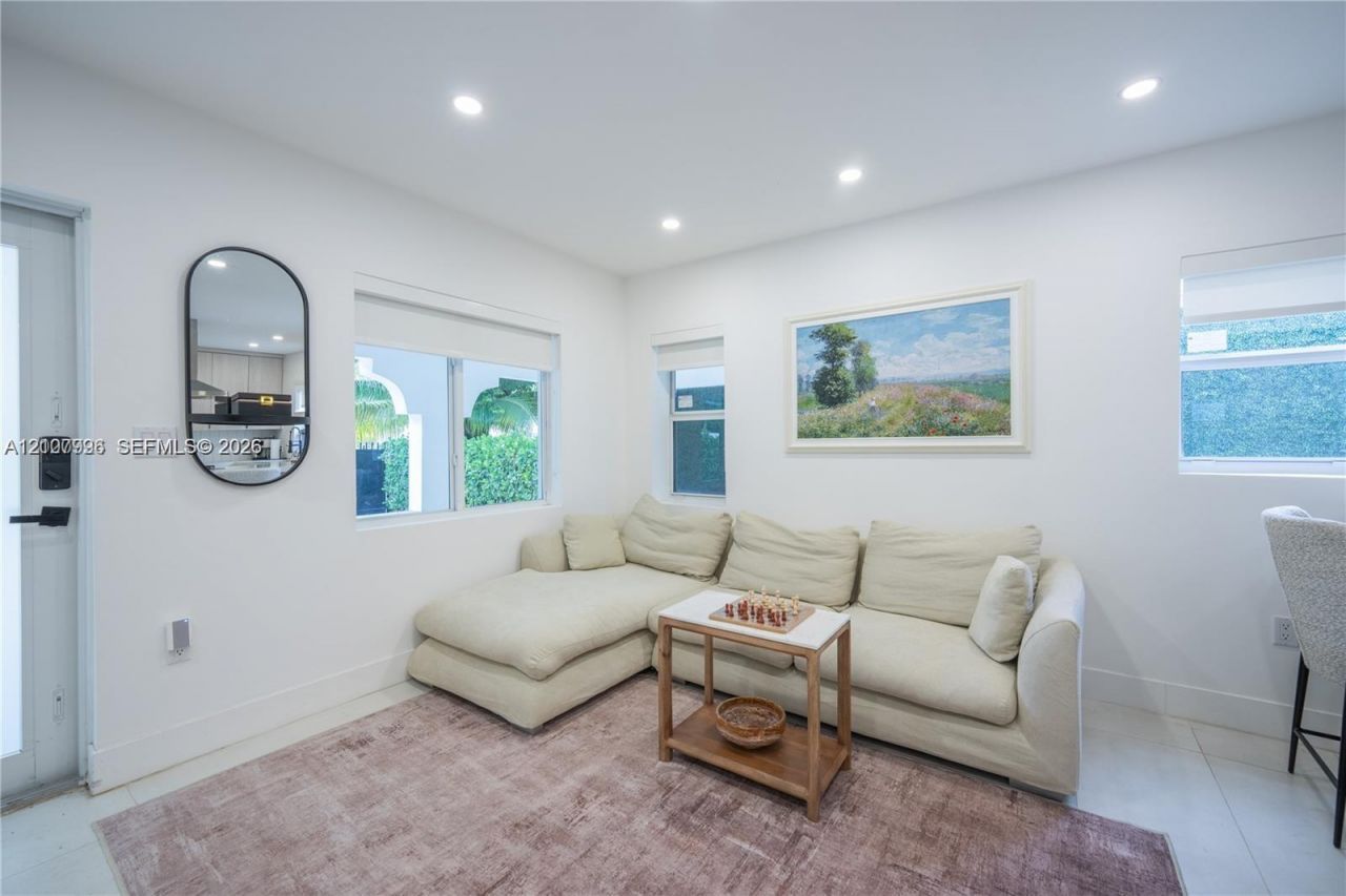 545 NW 47th St , Miami, FL 33127 Photo