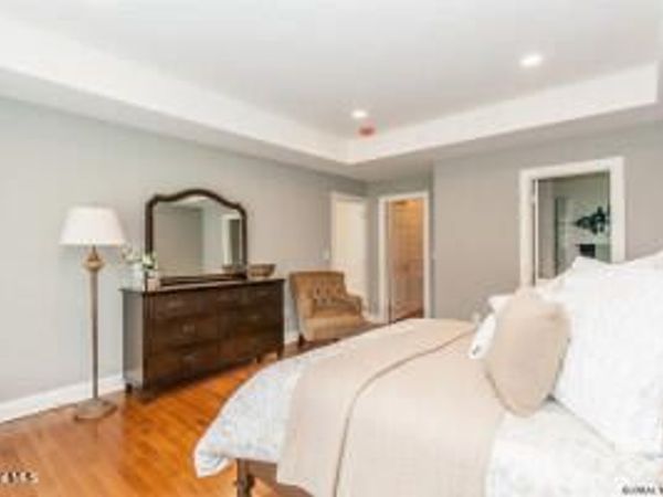 76 Lakepointe Way, Saratoga Springs, NY 12866