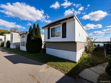 11048 Silver View Ct., South Lyon, Mi 48178
