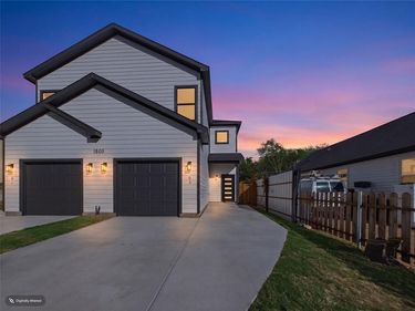 1805 Ash Crescent Street , Fort Worth, TX 76104