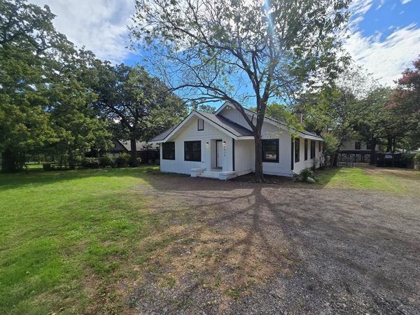 4824 Meadowbrook Drive , Fort Worth, TX 76103