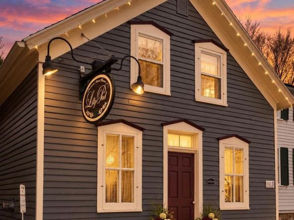 W62N539 Washington AVENUE, Cedarburg, WI 53012