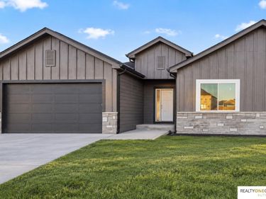5034 N 213th Street, Elkhorn, NE 68022