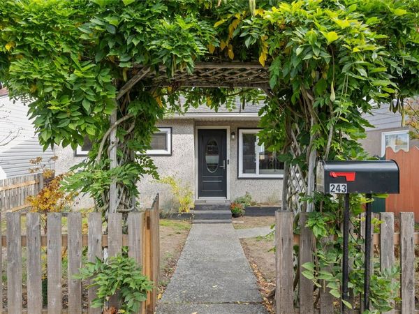 243 Princess St , Nanaimo, BC V9R 4M8