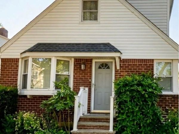 85-36 256th Street , Floral Park, NY 11001