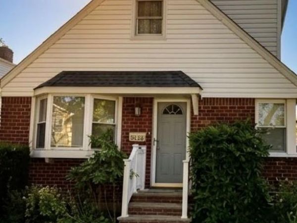 85-36 256th Street , Floral Park, NY 11001