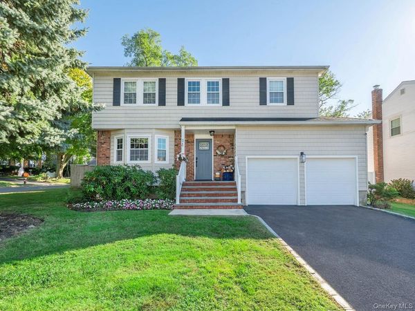 1 Dartmouth Drive , Glen Cove, NY 11542
