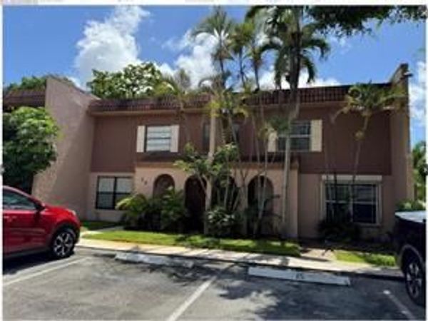 25 Laredo Place, Davie, FL 33324