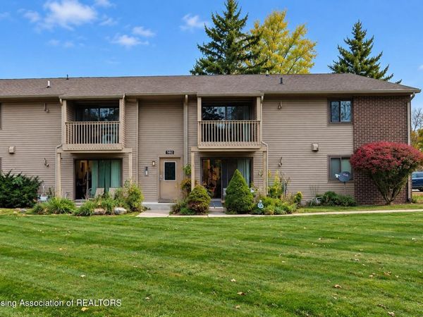 5402 Maple Ridge, Haslett, MI 48840