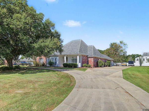 37353 Oak Grove Ct, Denham Springs, LA 70706