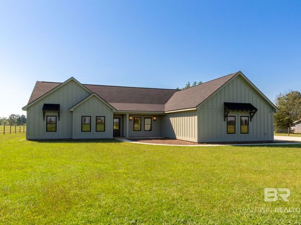 28310 Comstock Rd, Elberta, AL 36530