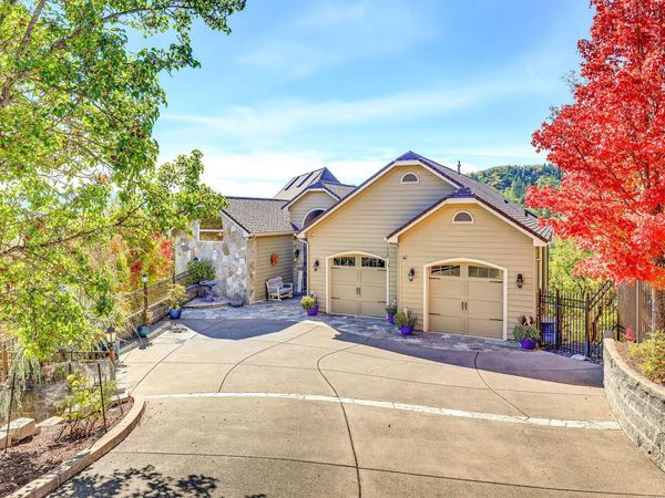 1076 NW Starlite Place, Grants Pass, OR 97526
